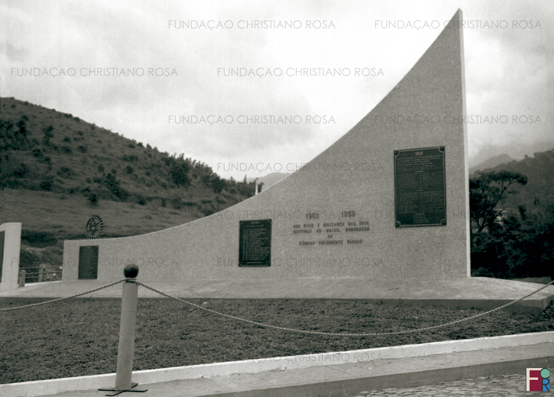 O Marco do Cinquentenário da FPV, inaugurado em 15 de março de 1959.