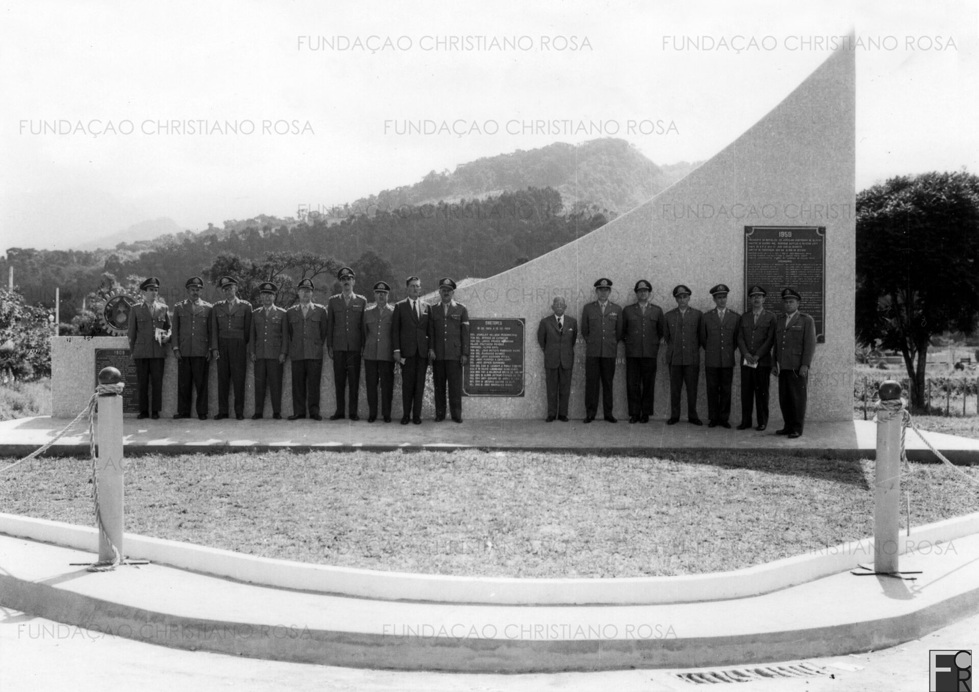 Registro de militares presentes à inauguração do Marco do Cinquentenário da FPV, em 15 de março de 1959.