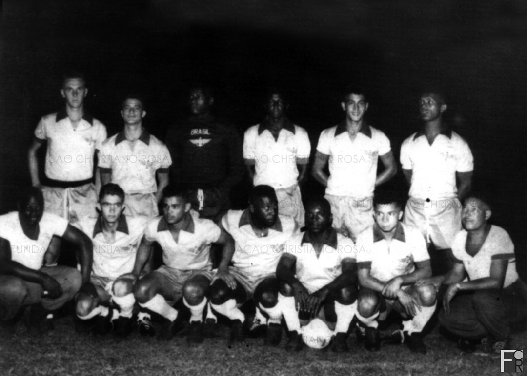 Pelé participa de jogo contra o Estrela Futebol Clube, em Piquete-SP, em 1959