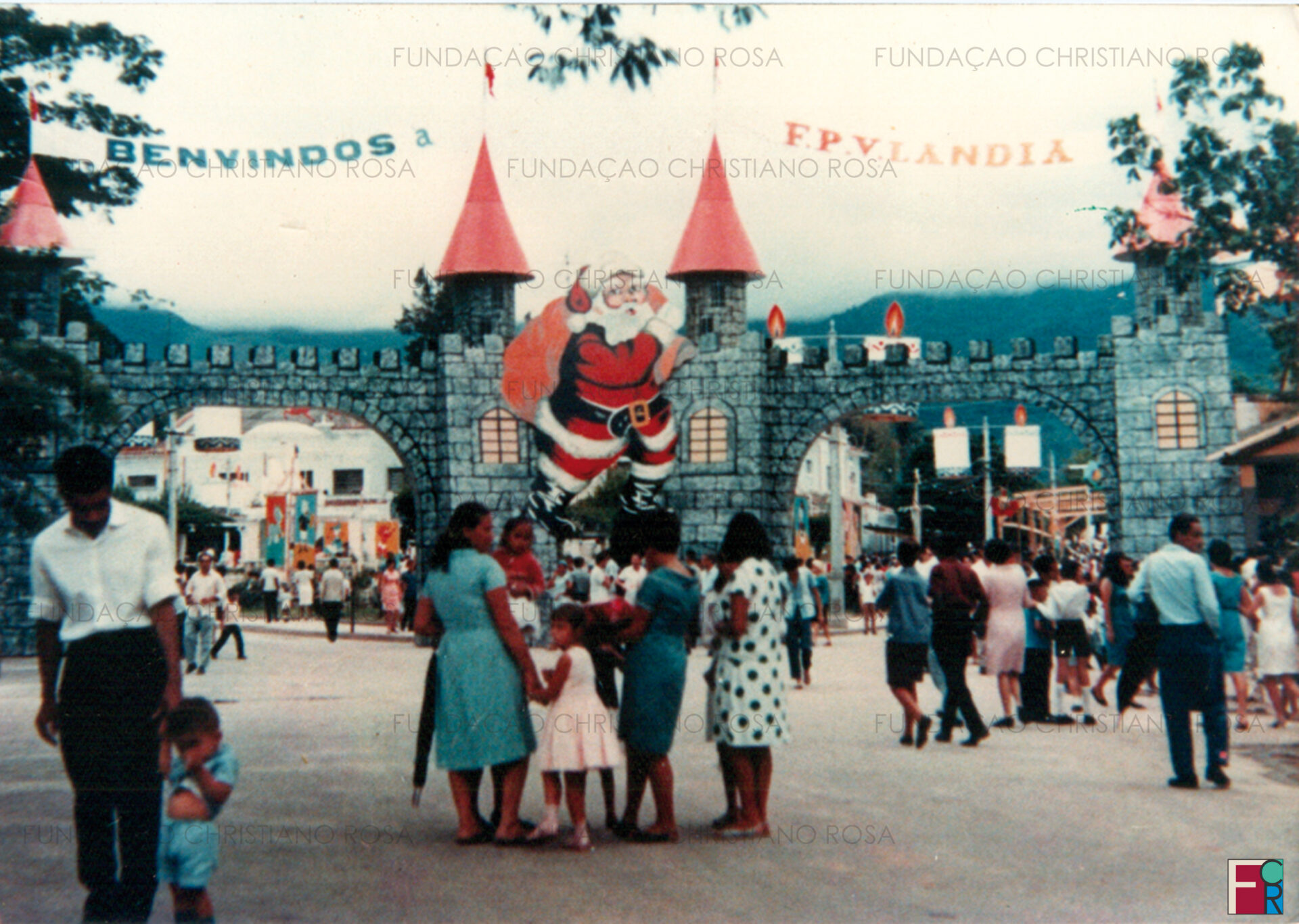 A Praça Duque de Caxias, a nossa "Pracinha, em Piquete, SP, decorada para o Natal.