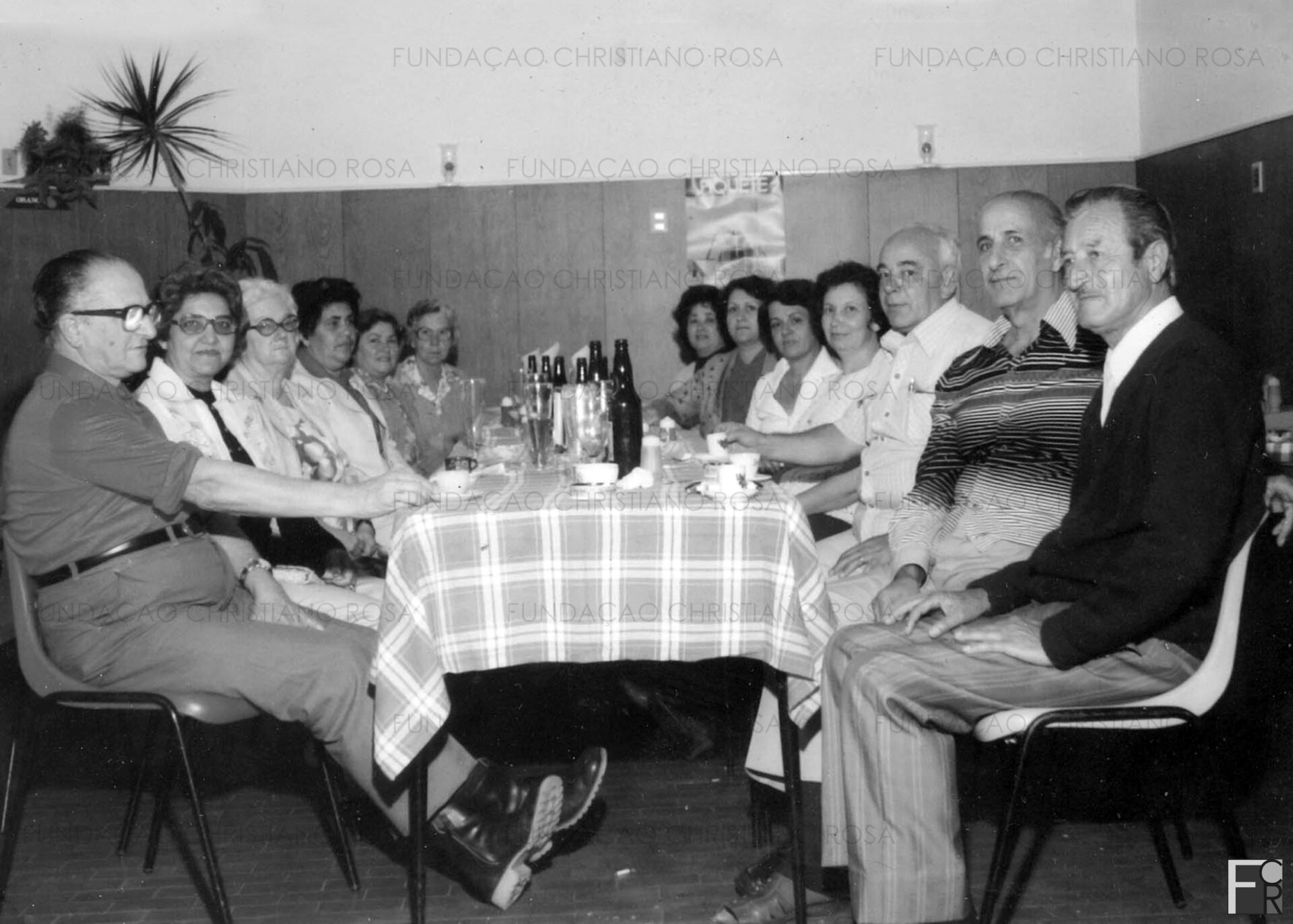 Reunião de professores aposentados de Piquete em um Dia do Professor.