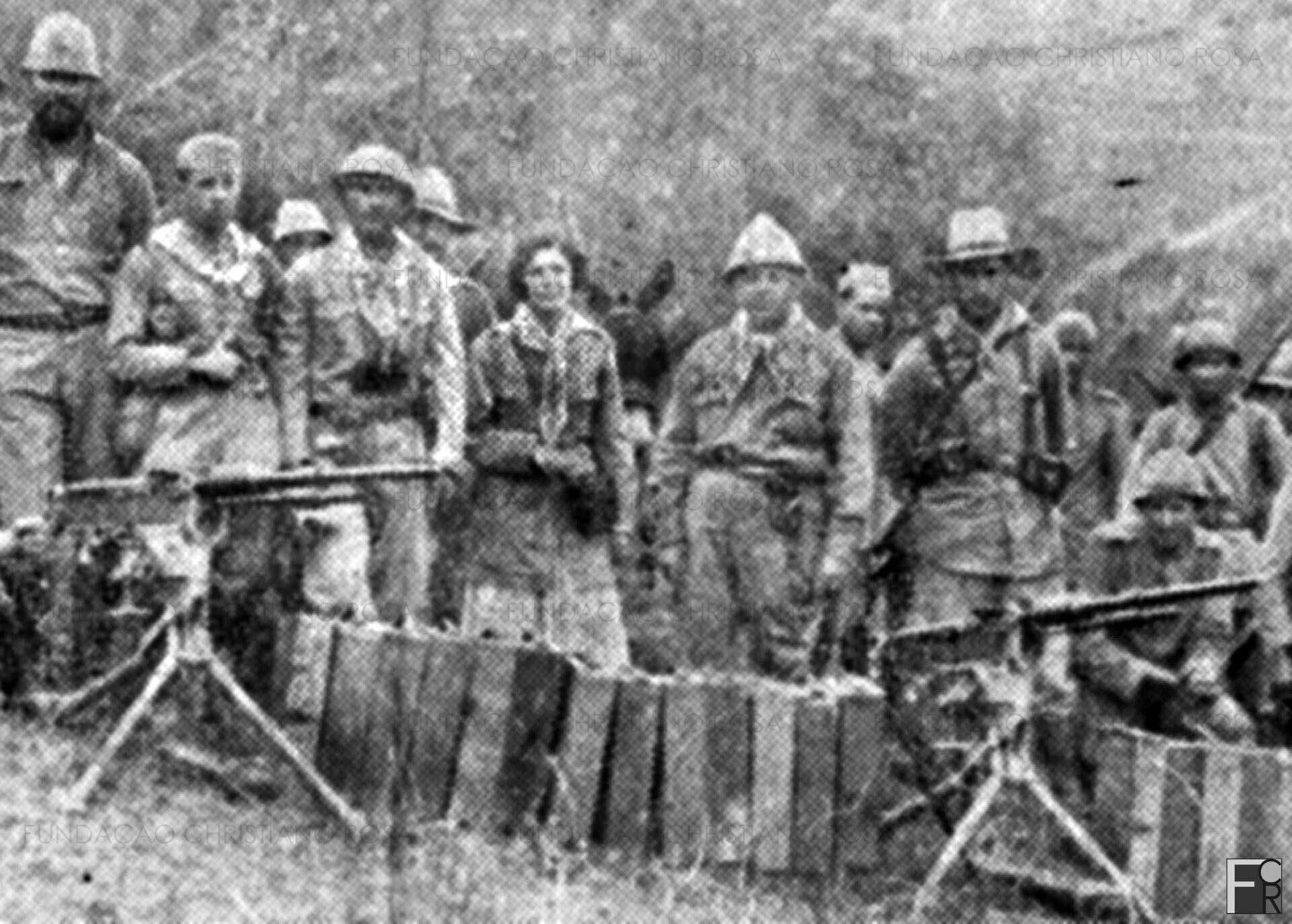 Trincheira de soldados constitucionalistas na região de Piquete, SP.