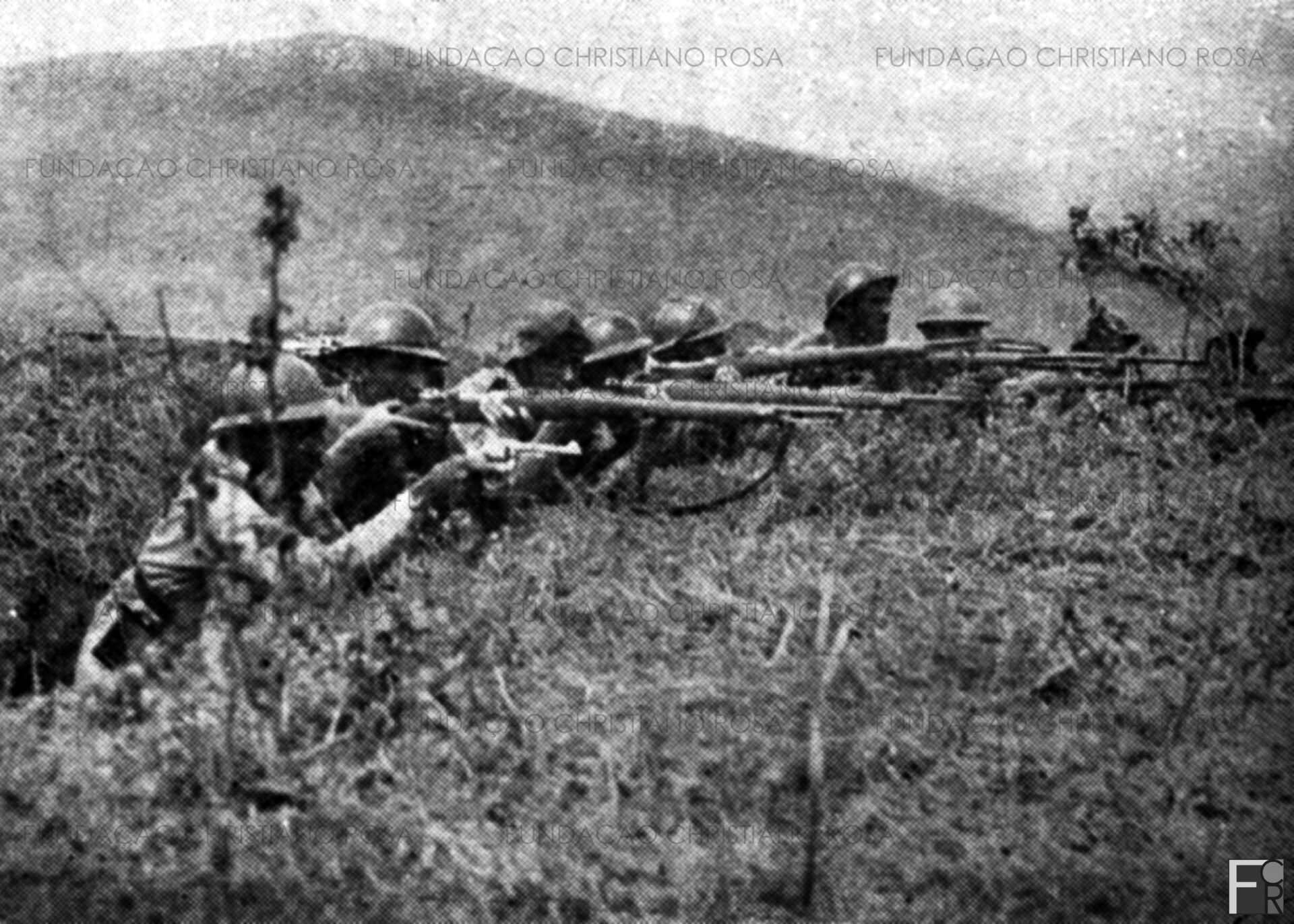 Trincheira de soldados constitucionalistas na região de Piquete, SP.