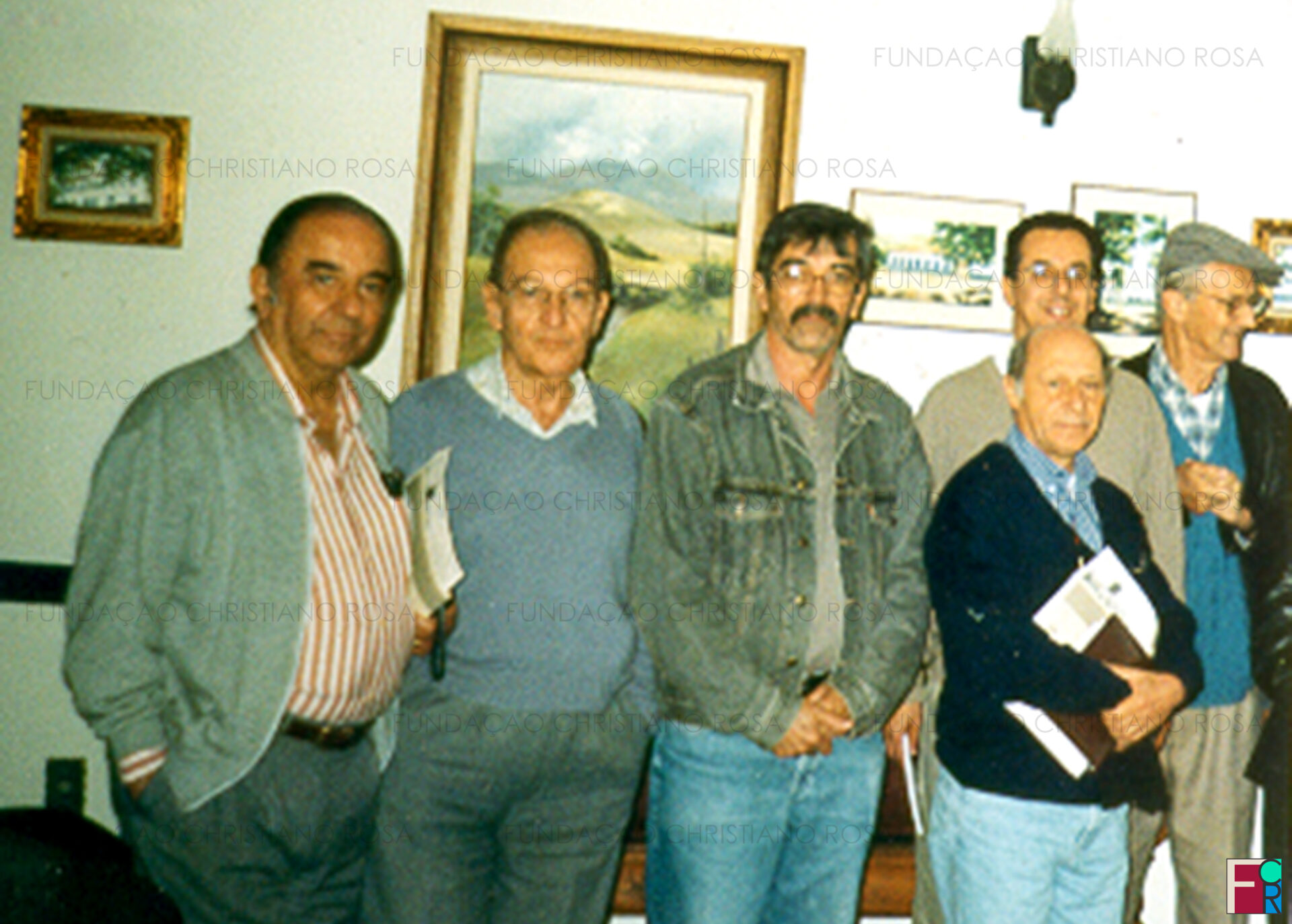 Paulo Noia de Miranda (3º a partir da esquerda), então presidente da Fundação Christiano Rosa, ladeado por Antônio Carlos Monteiro Chaves, Diretor da FCR, e membros do IEV. Na foto, estão na Fazenda Santa Lydia, em Piquete, SP, onde aconteceu um encontro promovido pela FCR, em 2006.