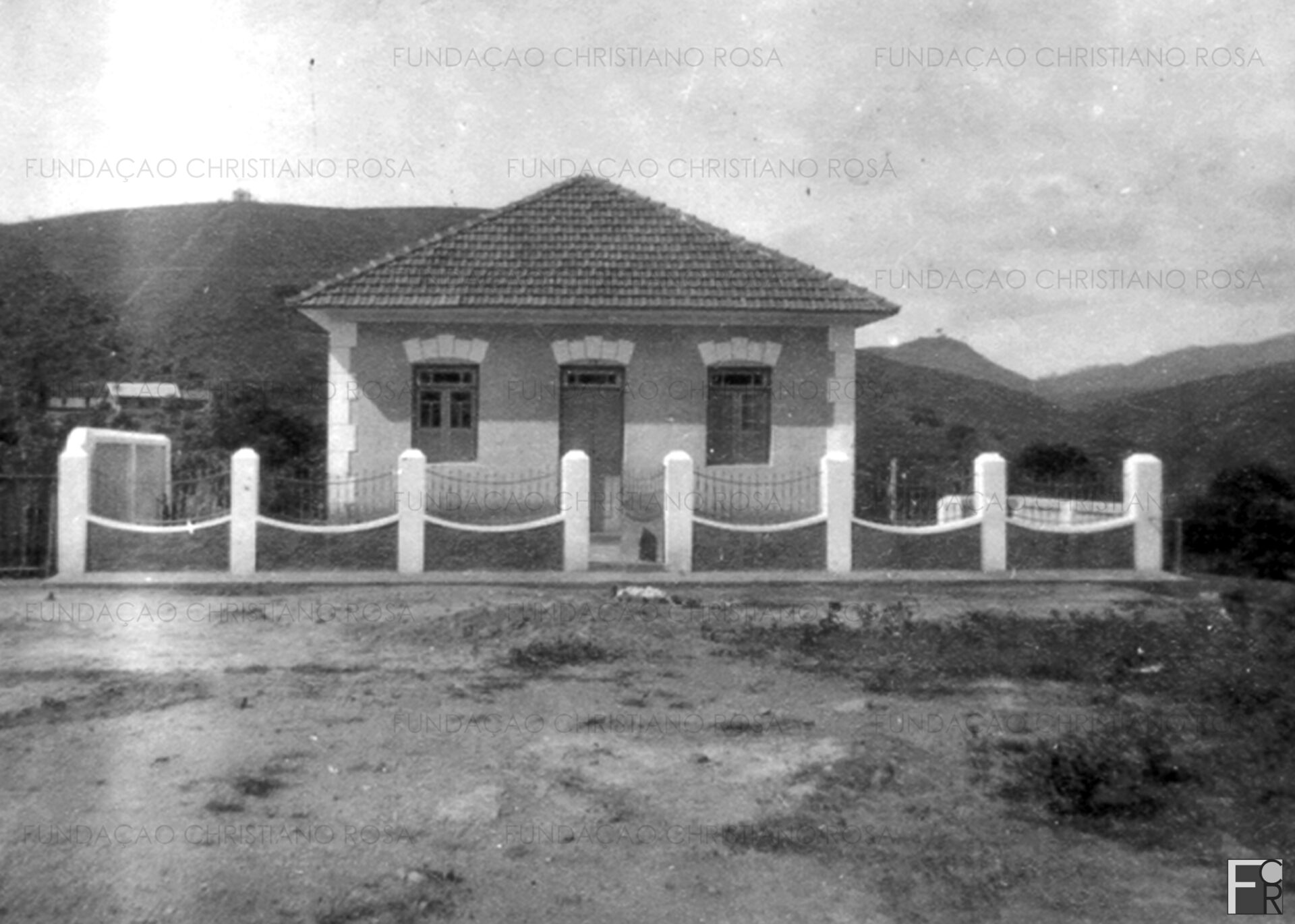 Casa Paroquial quando de sua inauguração, em 1934.