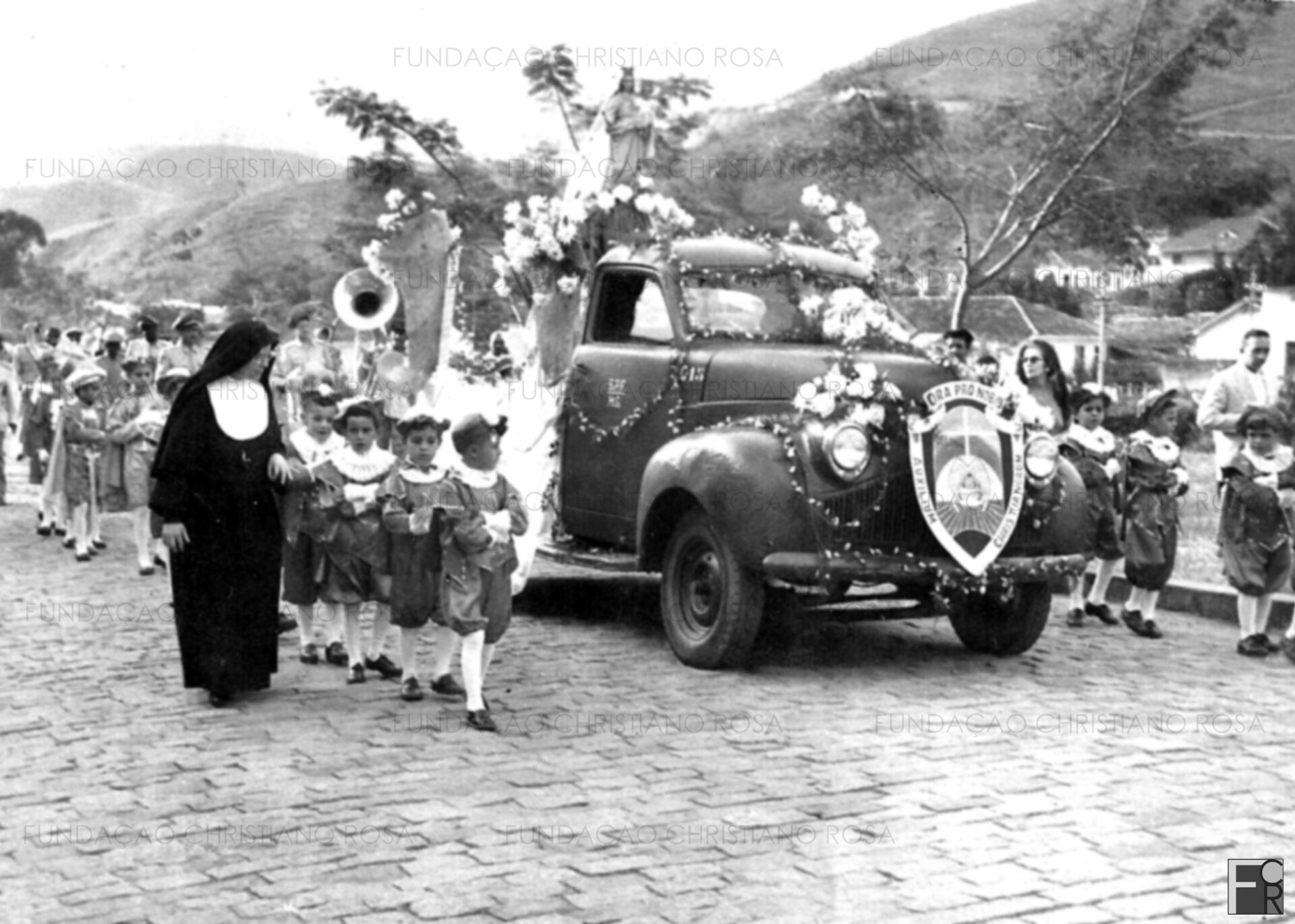 Procissão de N.S. Auxiliadora organizada pelas Irmãs Salesianas, em 1959.