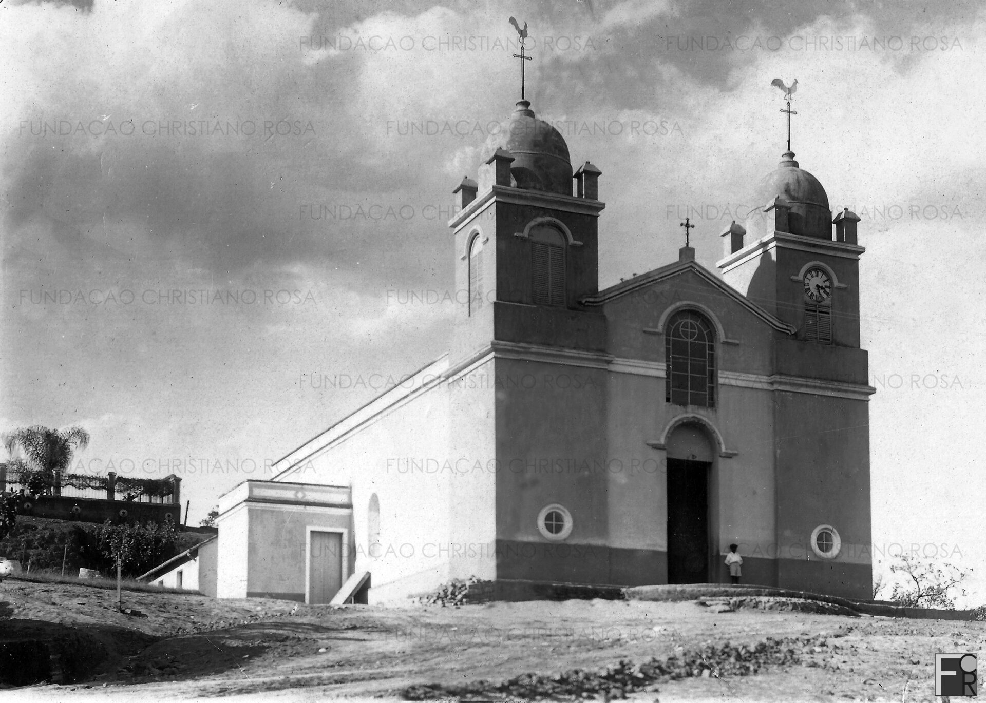 A antiga Matriz de São Miguel, quando ainda contava com as capelas laterais.