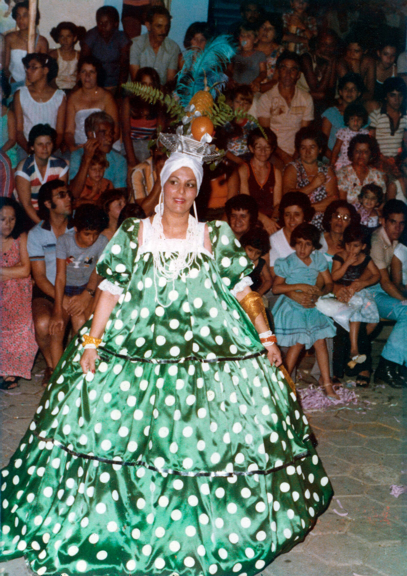 Adelina Alves de Miranda Grande foliã, casada com o Sargento Edson Porto. Foi o Porto quem trouxe, em 1962, de Cachoeira Paulista, a primeira escola de samba para desfilar em Piquete. Até então, aqui só desfilavam blocos.