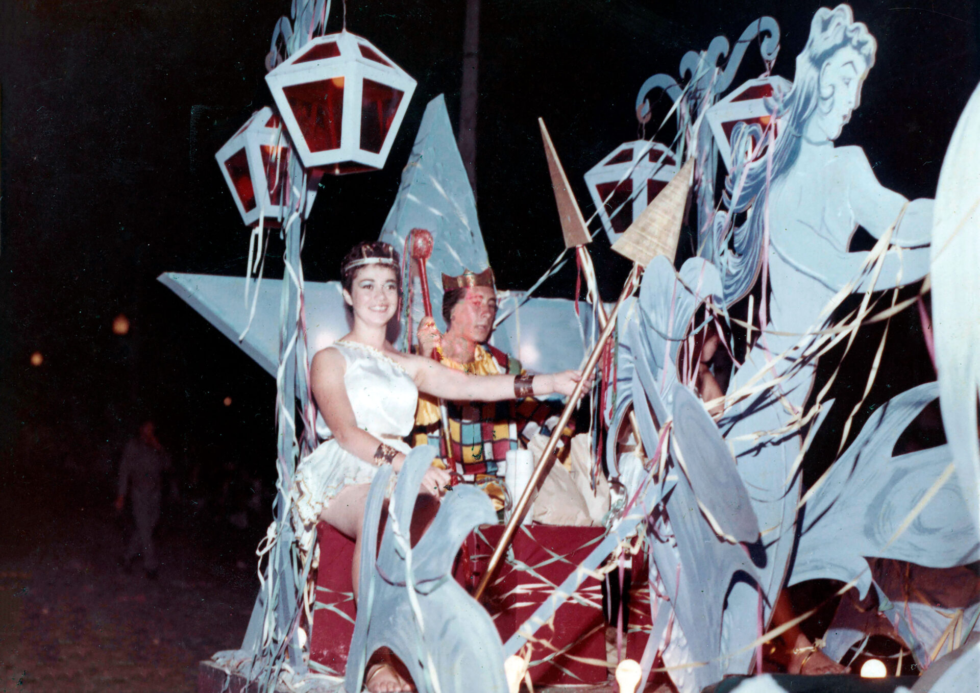 Carro alegórido do Carnaval de Piquete, SP, em 1964.