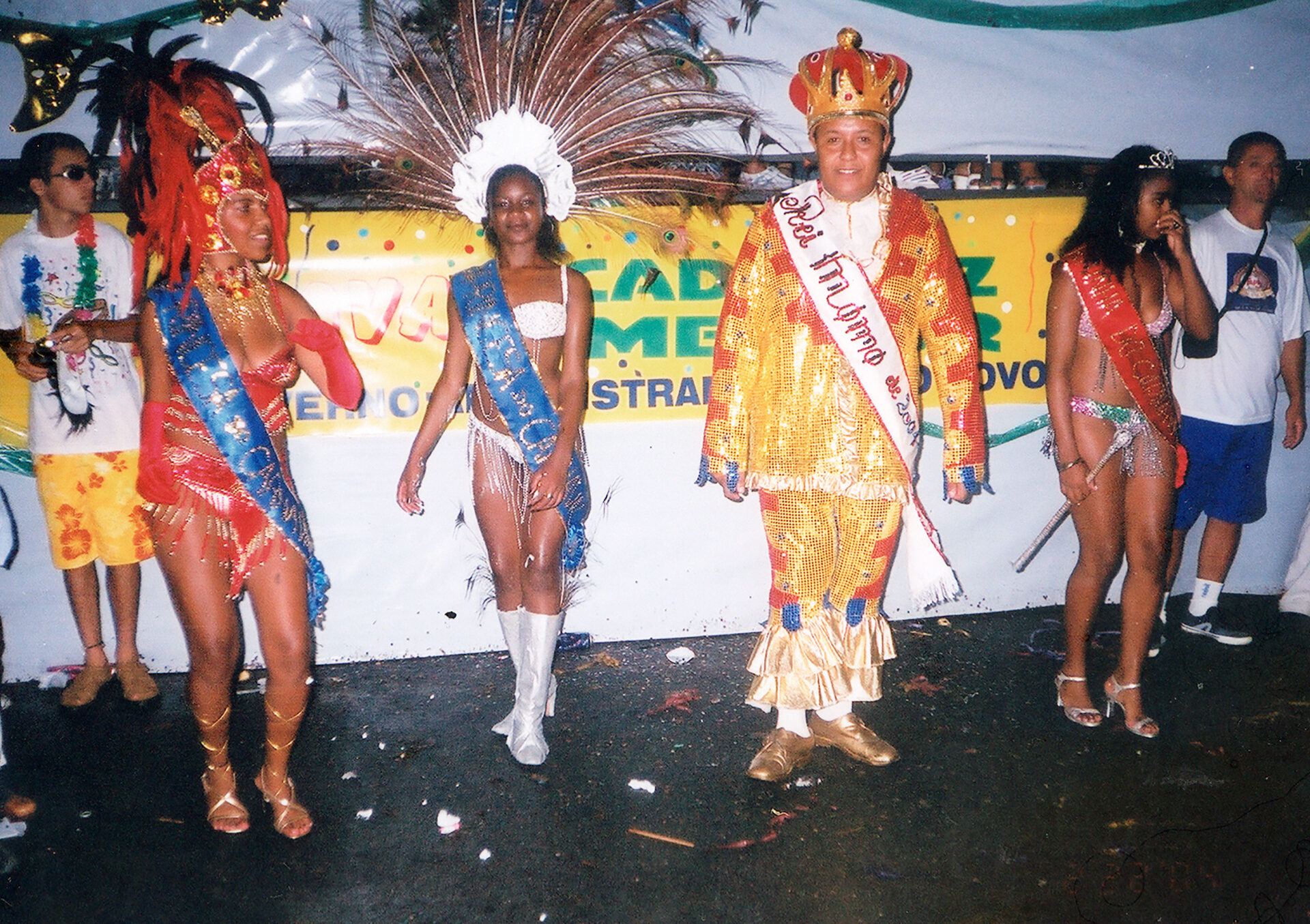 A "Família Real Carnavalesca" piquetense do Carnaval de 2004 tinha o folião Chocô como Rei Momo.