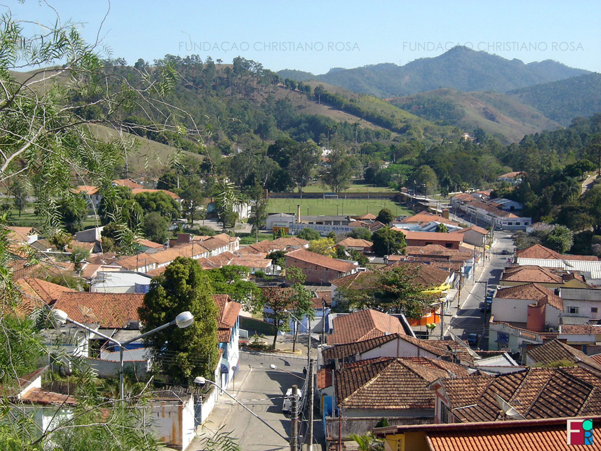 Piquete, SP, e trecho da Serra da Mantiqueira