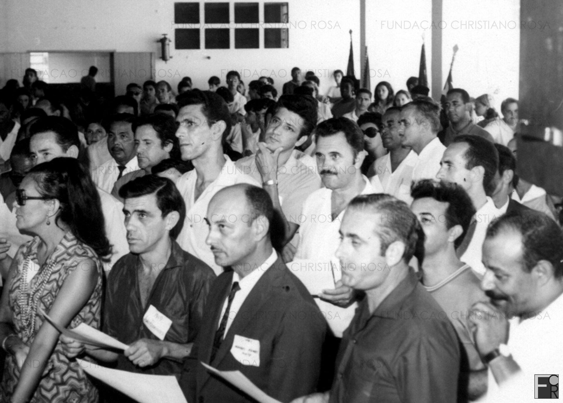 Num salão da Escola Industrial, ex-alunos celebram, em 4 de Abril de 1971, o Jubileu de Prata dessa que foi uma das grandes instituições de ensino de Piquete, organizada e mantida pela Fábrica Presidente Vargas.